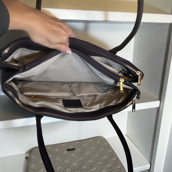 Tumi - women’s computer, travel bag, mini organizing pockets excellent condition - Picture 7 of 7